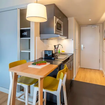 Hotel Adagio Access